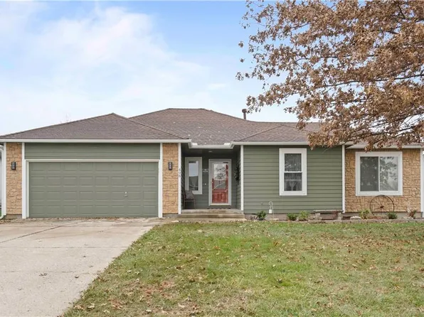 498 E 12th Ter, Tonganoxie, KS 66086
