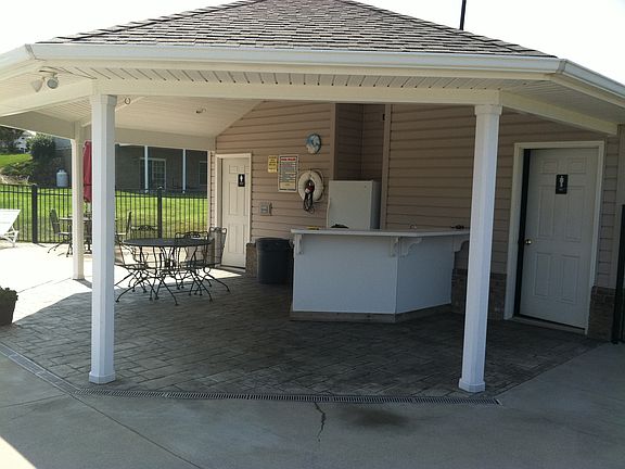 Covered Cabana w Bar+Fridge