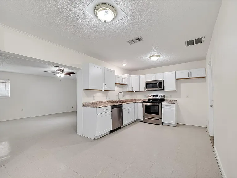 15022 Chipman Ln — Photo 18