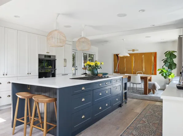 4445 Stone Ct, West Vancouver, BC V7W 2V4