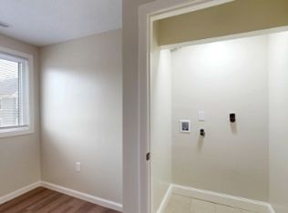 571 Center St APT 3, Wallingford, CT 06492