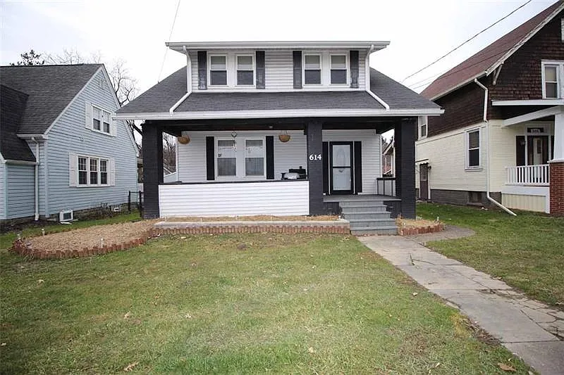 614 W Pike St photo 1