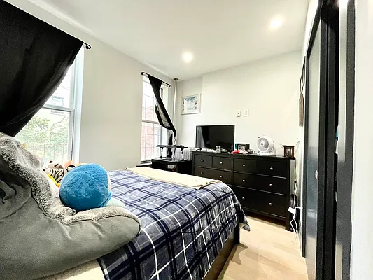 Rented by Pear NYC LLC | media 33