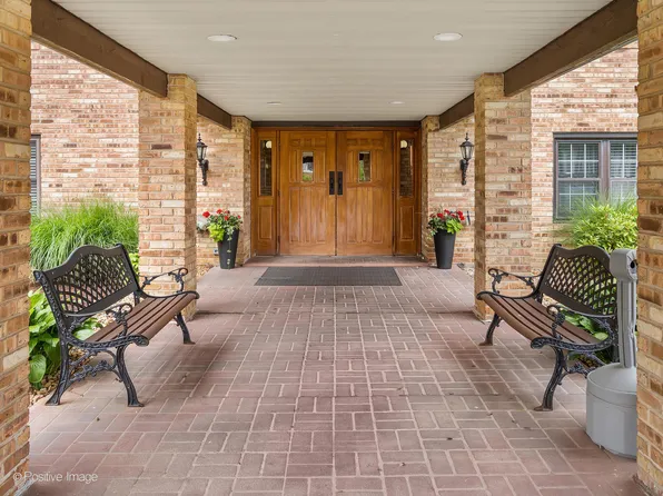 475 N Cass Ave APT 105, Westmont, IL 60559