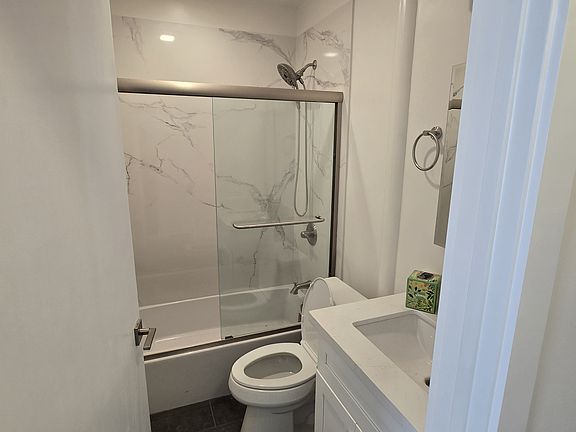5th image of 2951 San Bruno Ave #D