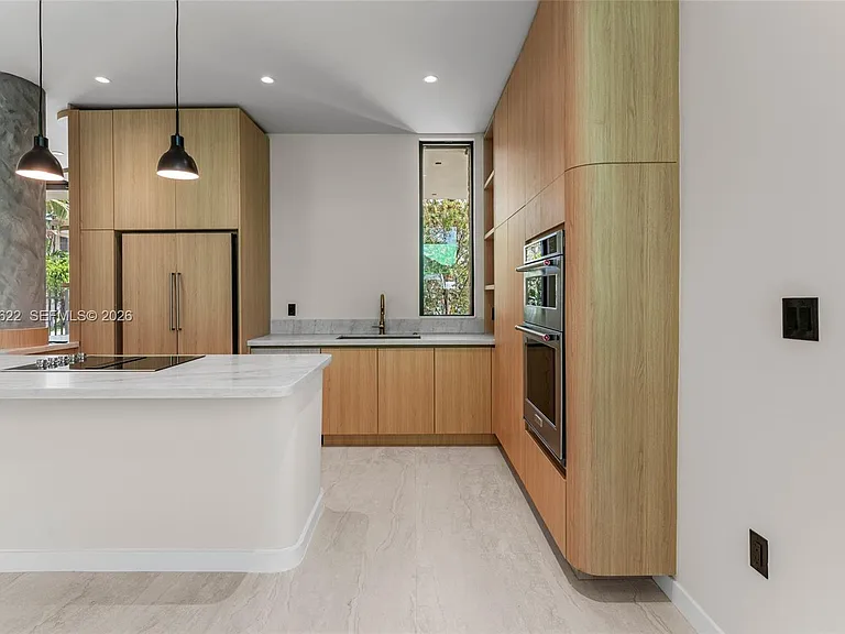 3601 SW 23rd Ter — Photo 8