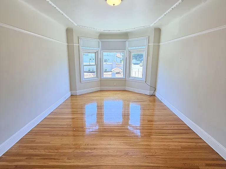 950 Bay St #14 — Photo 1
