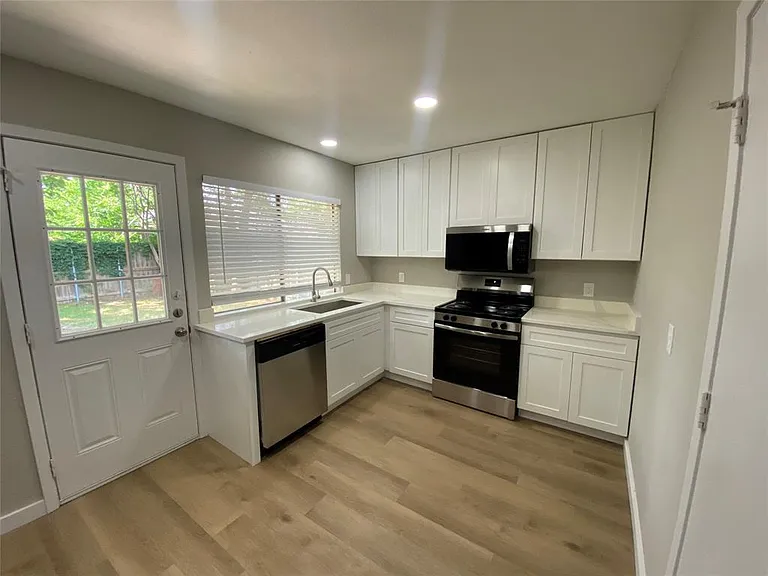 Kitchen with all new applicnaces, cabinets and countertops
