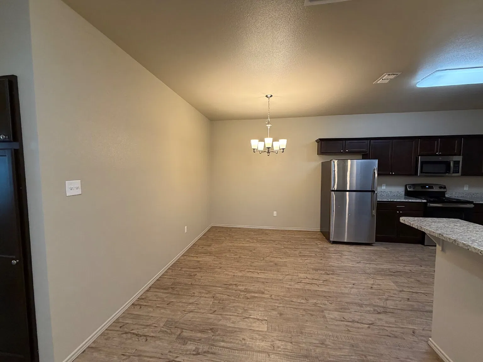 3 bed, 2.0 bath, 1500 sqft, $1,550 — Photo 3