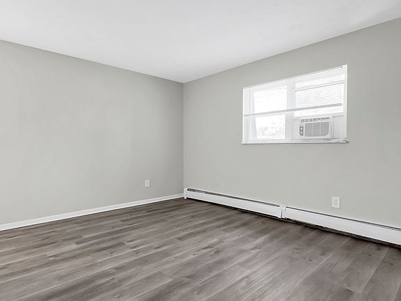 3rd image of 2405 Belcher Dr Unit B