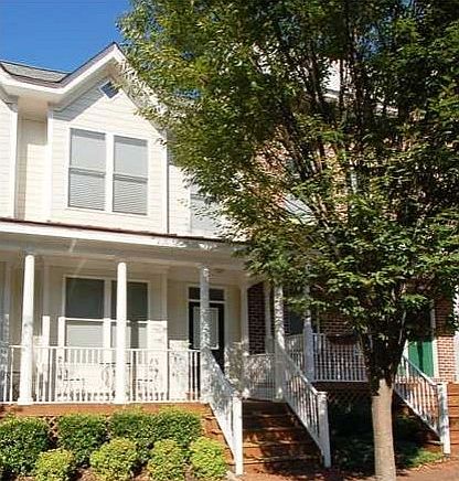 1st image of 704 S Laurel St