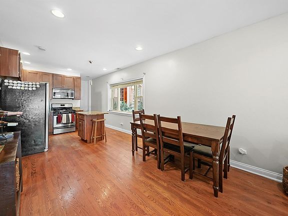 4th image of 1011 N Oakley Blvd