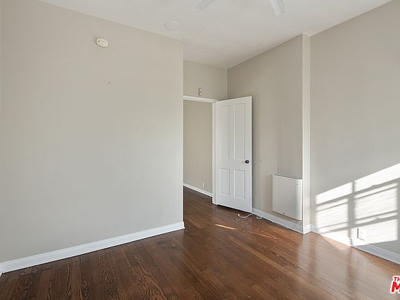 4th image of 965 N Doheny Dr Unit 3/4