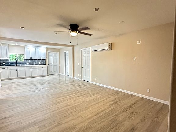 3rd image of 65911 Buena Vista Ave