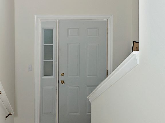 4th image of 484 Holiday Ln #484