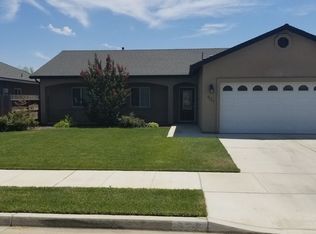 521 W Cajon Ave, Woodlake, CA 93286