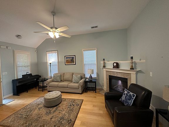 3rd image of 128 Fleets Island Dr