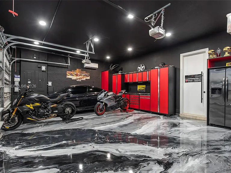 9529 Eden Roc Ct — Photo 42