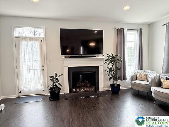 5th image of 2121 Huntington Ln