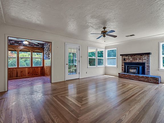 4th image of 9626 Deschutes Rd