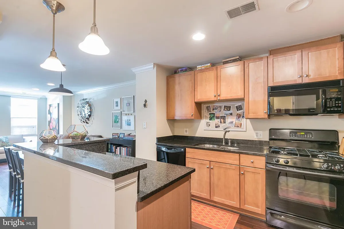 Building Photo - 1451 Belmont St NW #11