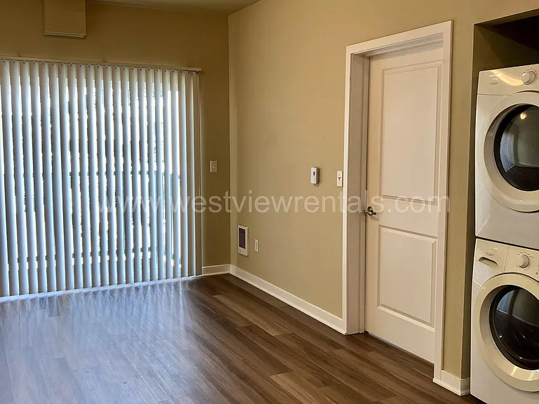200 E Maple St — Photo 262