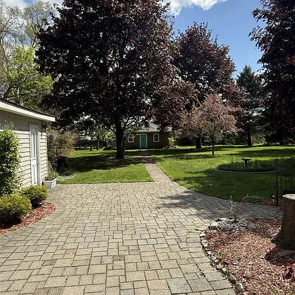 710 Hartland Dr — Photo 2
