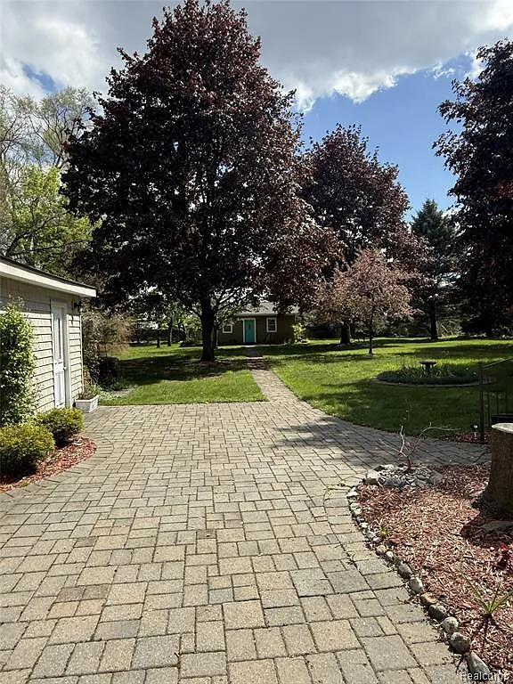 Building Photo - 710 Hartland Dr