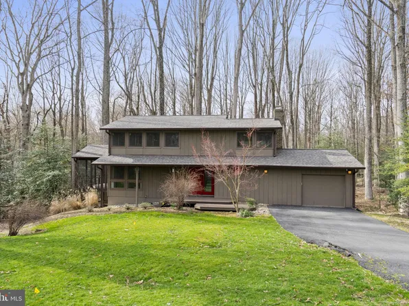 2516 Soapstone Dr, Reston, VA 20191