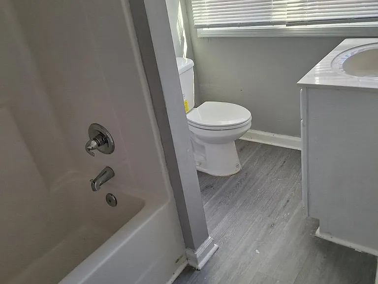 176 Clarendon St — Photo 33