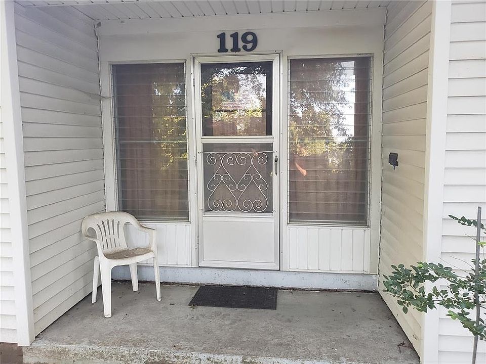 2nd image of 119 W 96th Ter