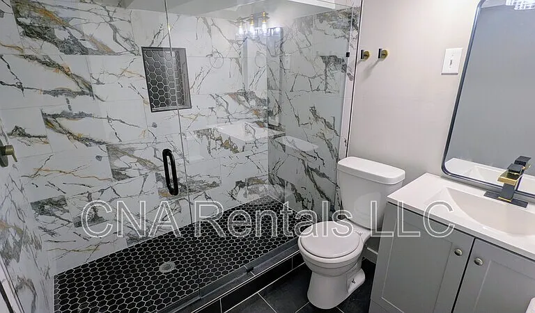 1772 Martin Pl SE #B — Photo 11