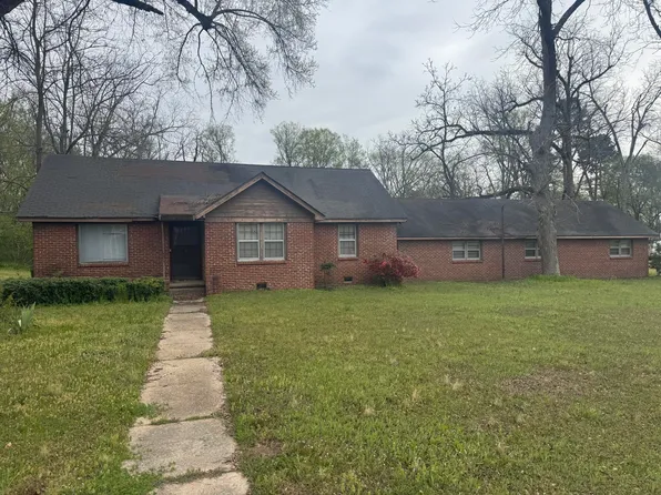 98 Calhoun St, West Point, MS 39773