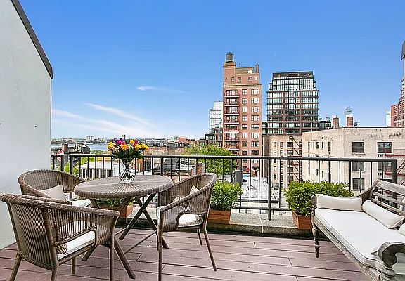3rd image of 130 Barrow St APT 513