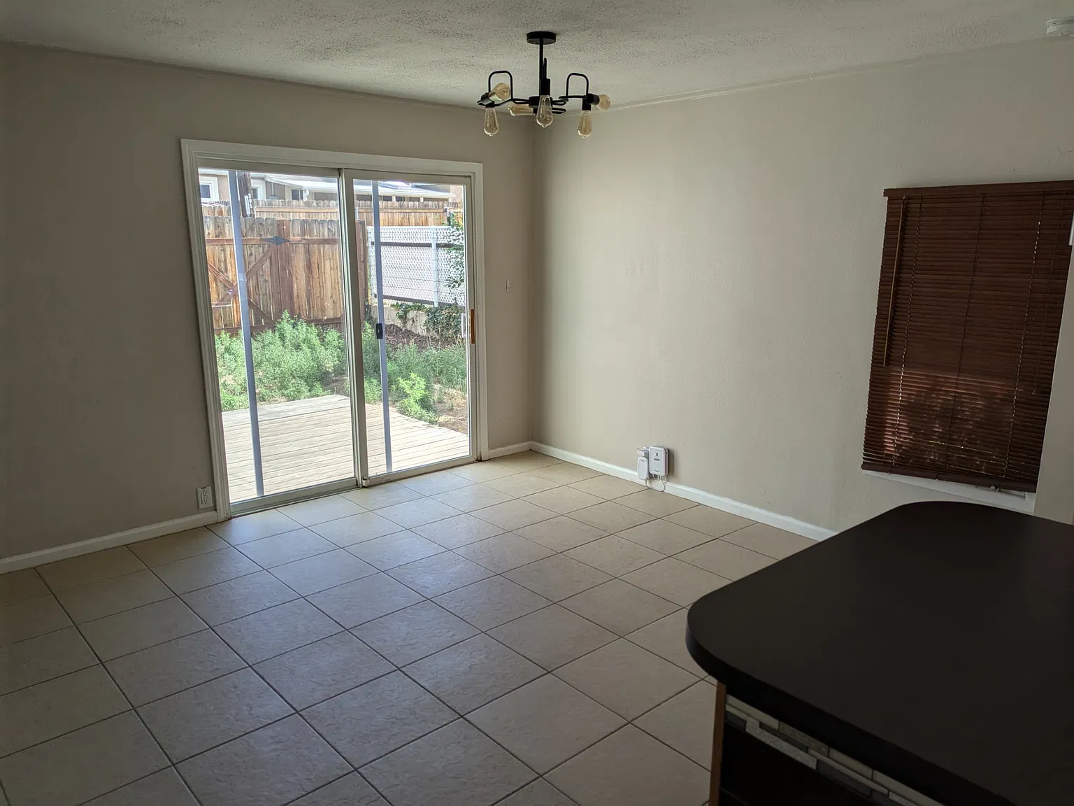 3 bed, 1128 sqft, $2,100 — Photo 3