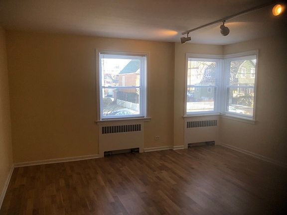 3rd image of 7224 N Claremont Ave #D1