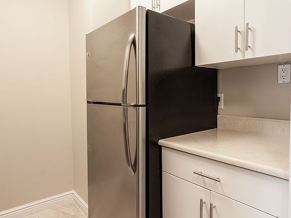 3rd image of 30 W 63rd St APT 19F