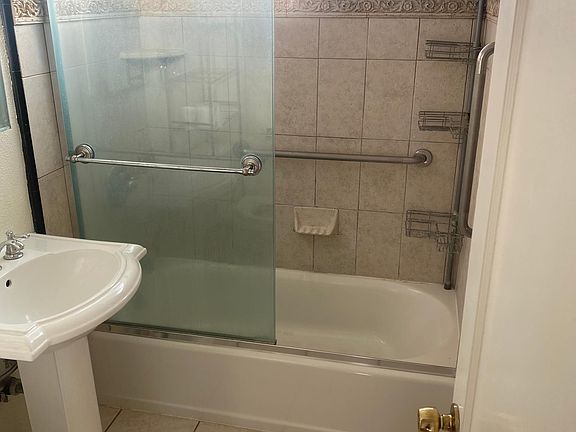 4th image of 3118 Garden Ave #1