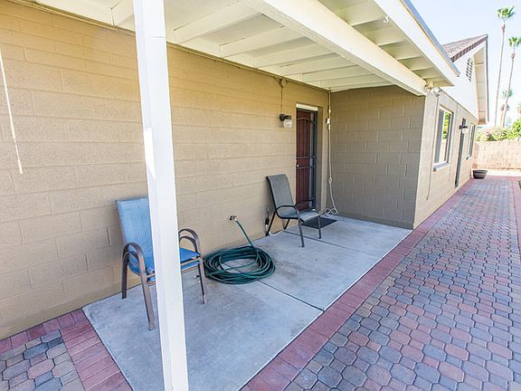 3rd image of 230 E Campo Bello Dr