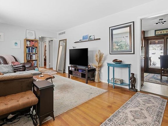 5th image of 4418 NE 55th St