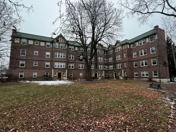 1110 Curtiss St APT A4, Downers Grove, IL 60515