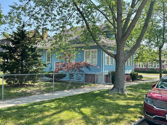2nd image of 12158 Artesian Ave