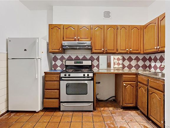 4th image of 306 E 105th St APT 1B
