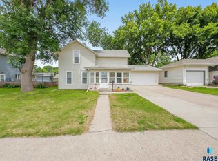 204 E 4th St, Dell Rapids, SD 57022