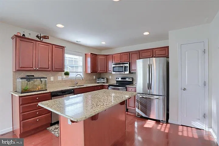 3 bed, 2.5 bath, 2096 sqft, $2,150 — Photo 4