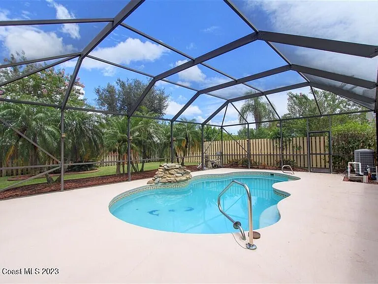 1648 Kestrel Ct — Photo 30