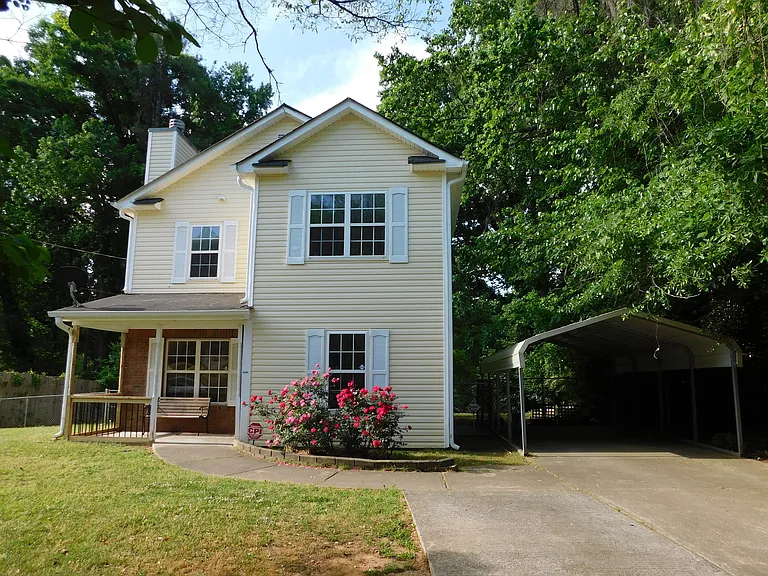 811 Kennesaw Dr — Photo 1