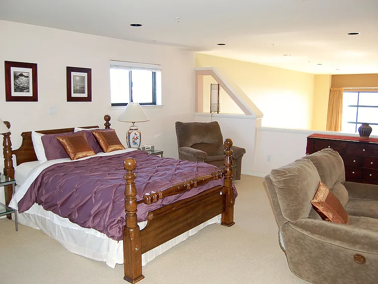 Upstairs bedroom.