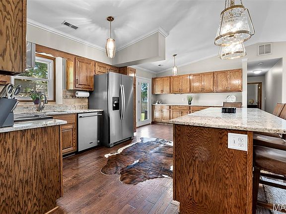 4th image of 3918 Carolewood Dr