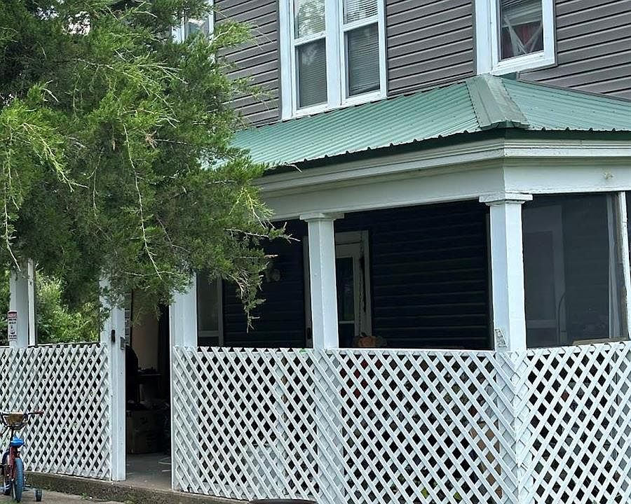 1st image of 102 S Jasper St